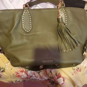 Authentic Micheal Kors Olive Brooklyn
